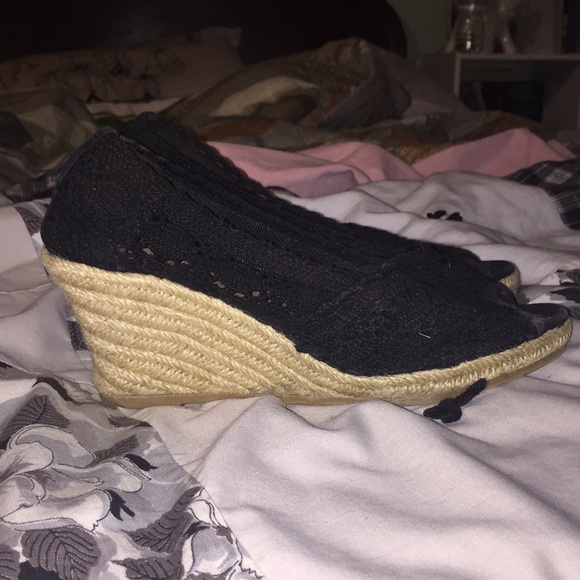 Shoes - Picture 2 of 2